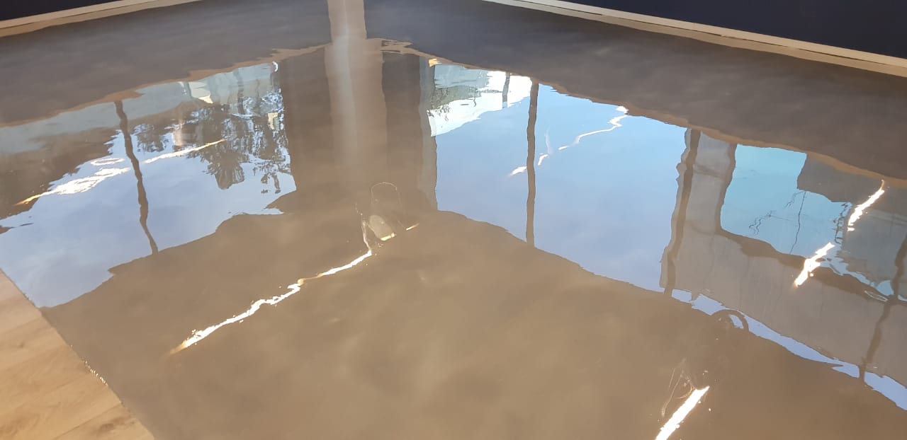 nstalación de pisos industriales epóxicos en Los Cabos para negocios y hogares